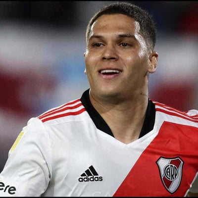 Video: el golazo olímpico de Juan Fernando Quintero con River Plate